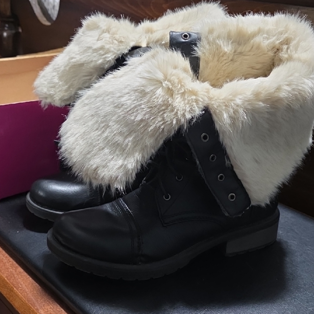 Shiekh Black Boots with Cream Fur Lining